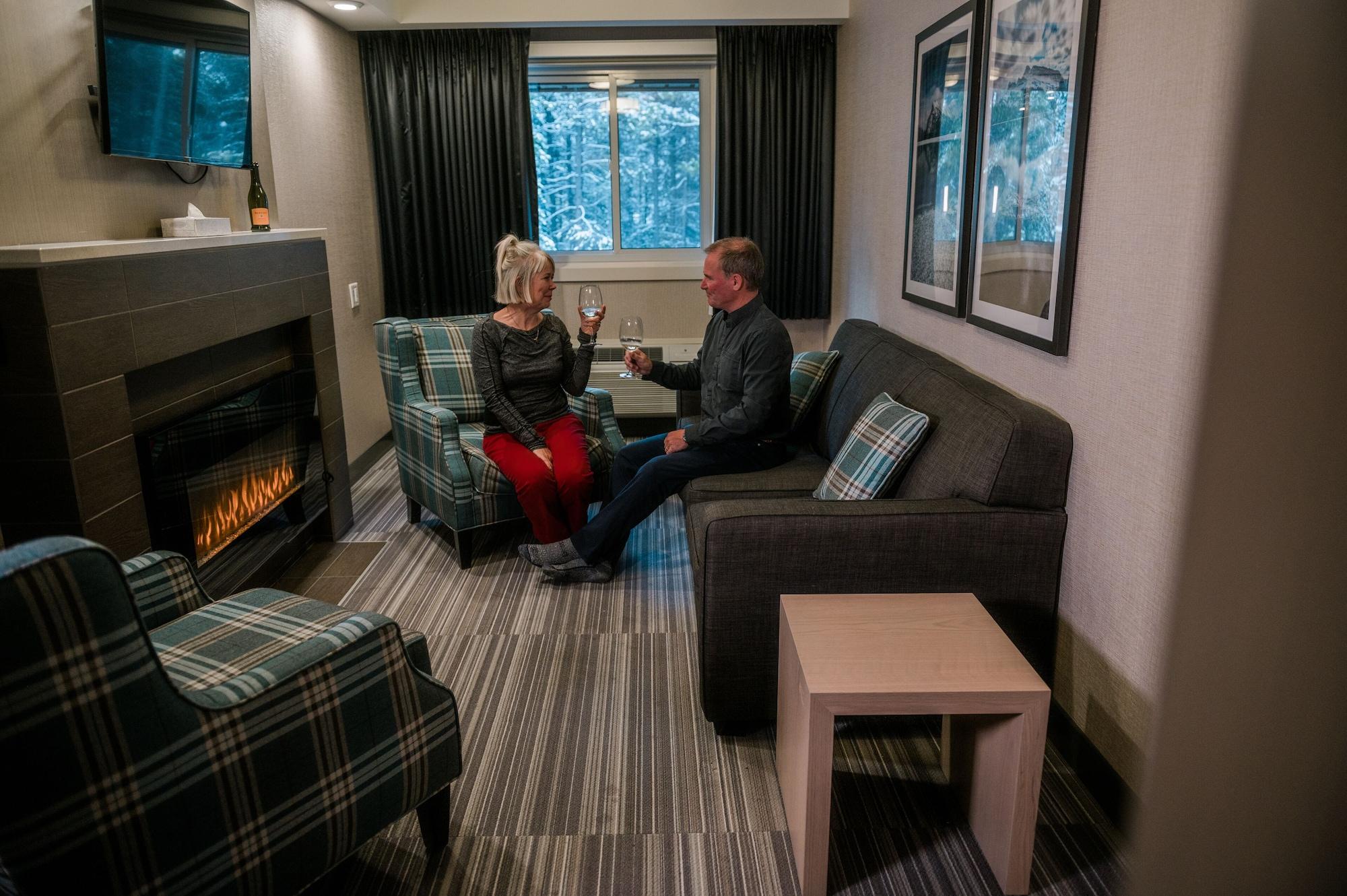 Mountaineer Lodge Lake Louise Exteriör bild