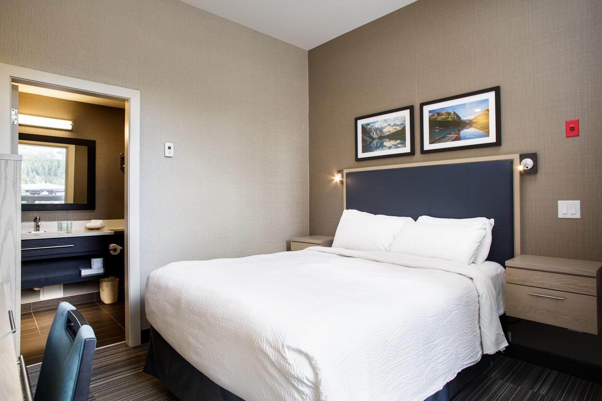 Mountaineer Lodge Lake Louise Exteriör bild