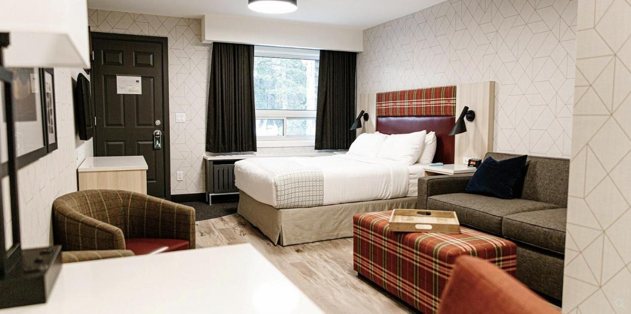 Mountaineer Lodge Lake Louise Exteriör bild