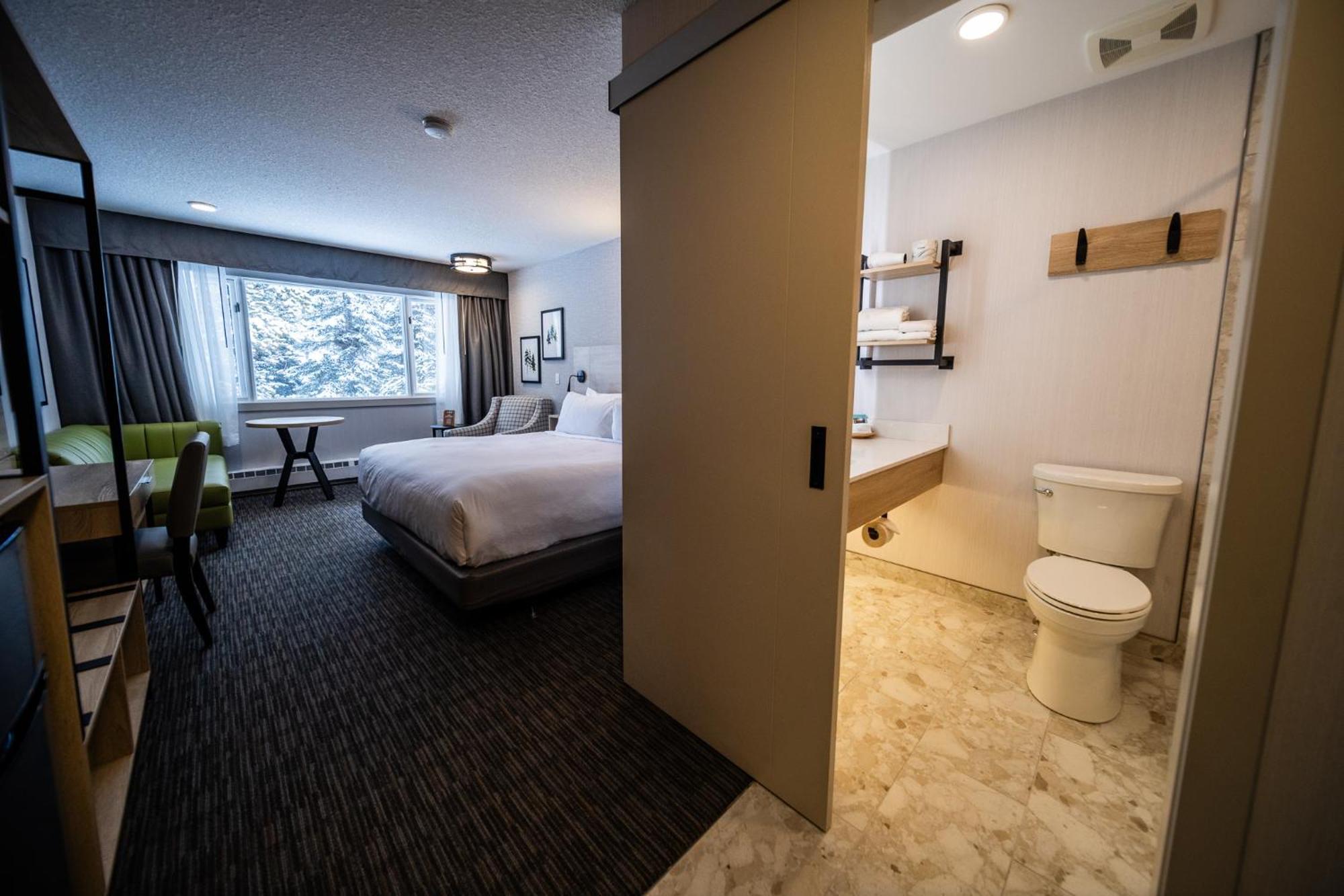 Mountaineer Lodge Lake Louise Exteriör bild