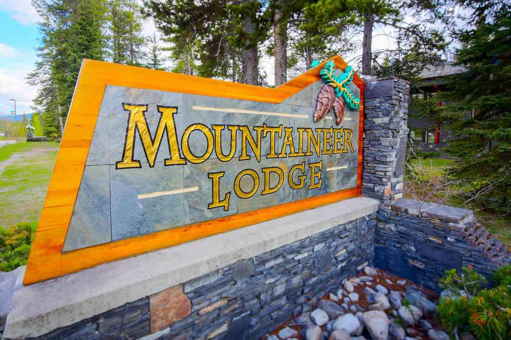 Mountaineer Lodge Lake Louise Exteriör bild