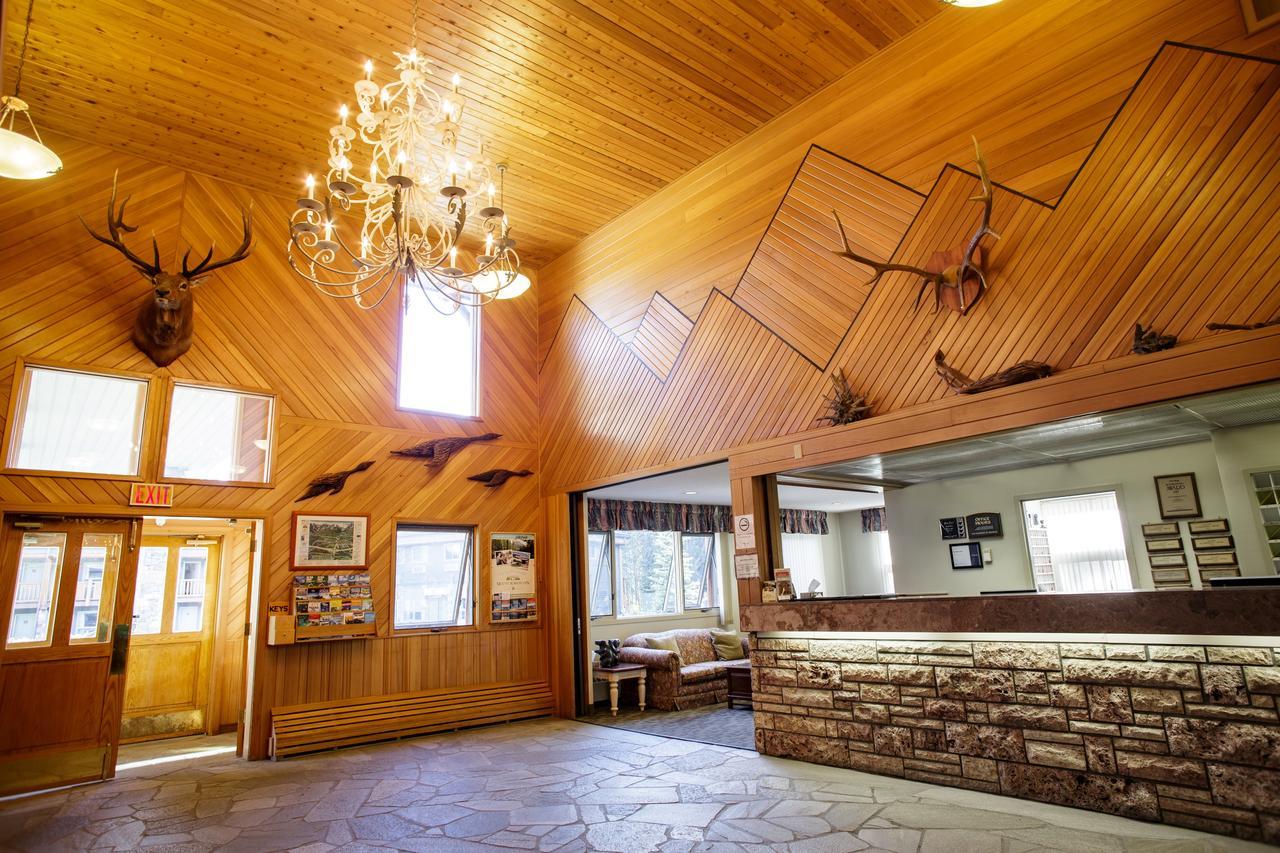 Mountaineer Lodge Lake Louise Exteriör bild