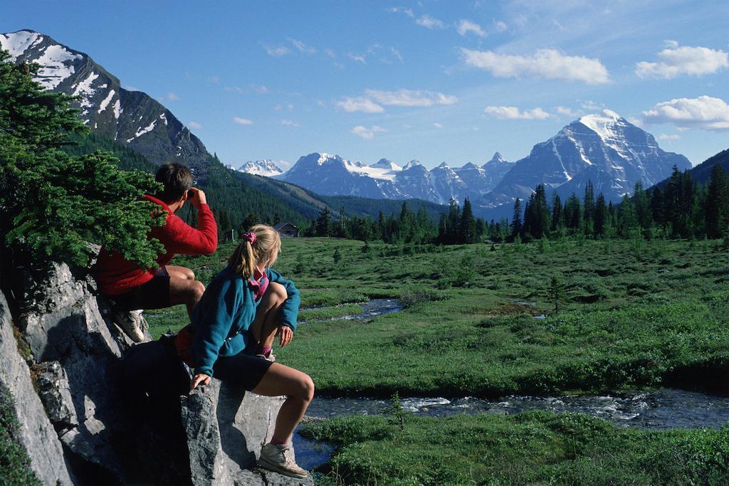 Mountaineer Lodge Lake Louise Exteriör bild